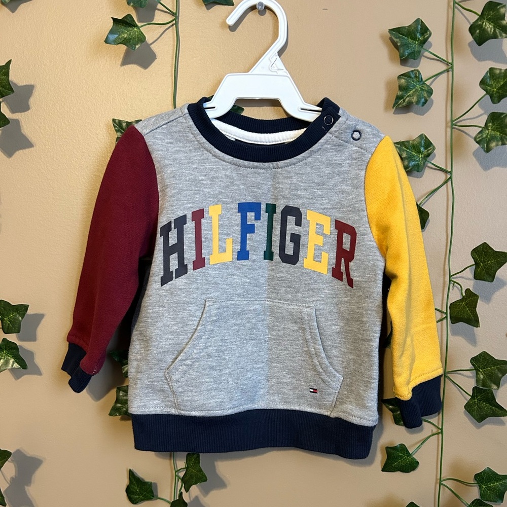 🛑 SOLD~Tommy Hilfiger Sweat Shirt